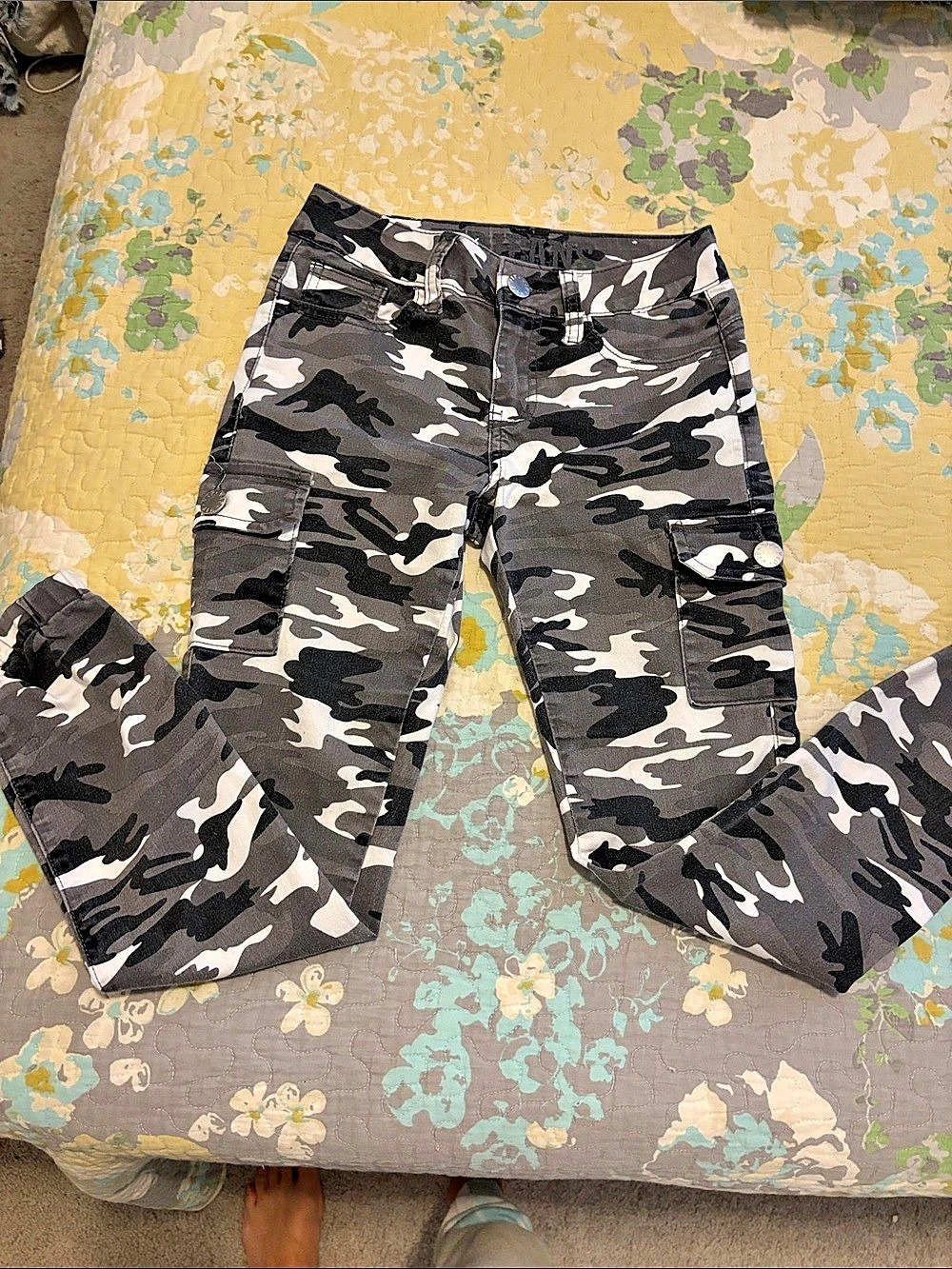 V.I.P Women's Gray & Black Camo Cargo Pants